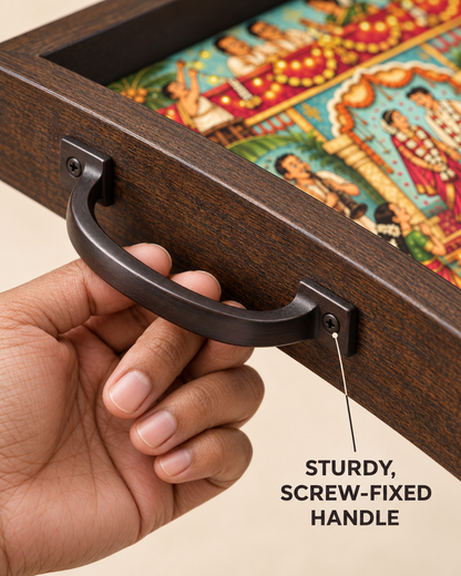 Close-up of screw-fixed handle on the mandapam tray
